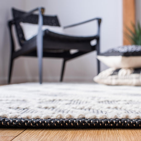 Safavieh Natura Nat478A Ivory/Black Rugs.