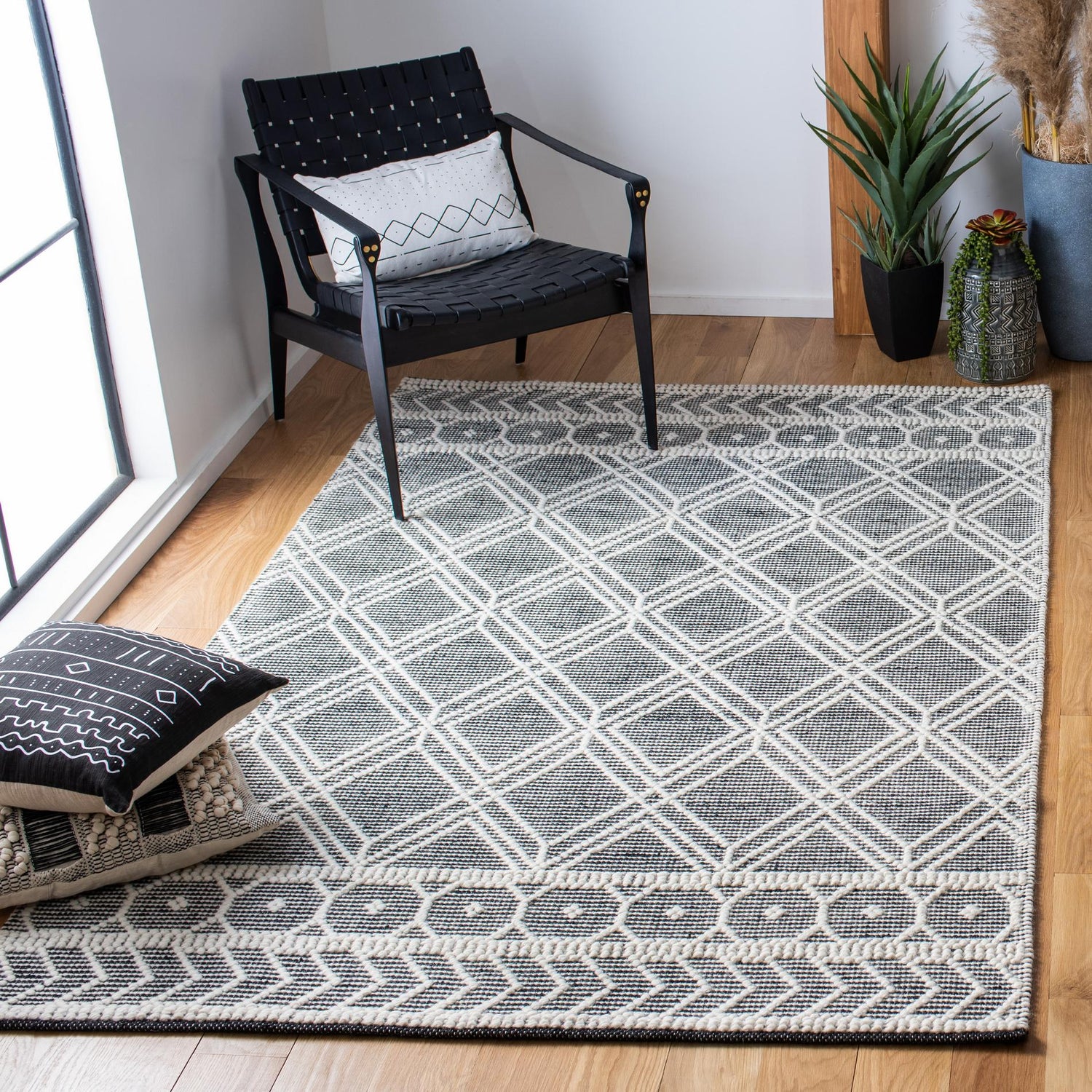 Safavieh Natura Nat478A Ivory/Black Rugs.