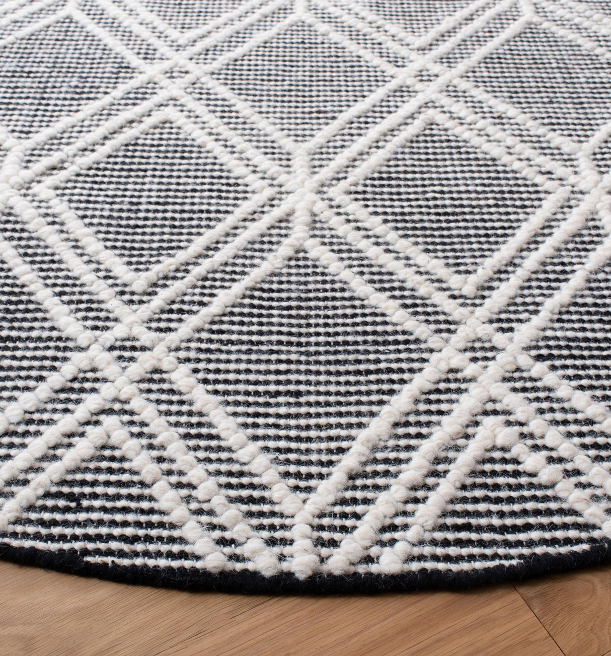 Safavieh Natura Nat478A Ivory/Black Rugs.