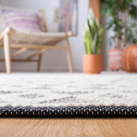 Safavieh Natura Nat479A Ivory/Black Rugs.