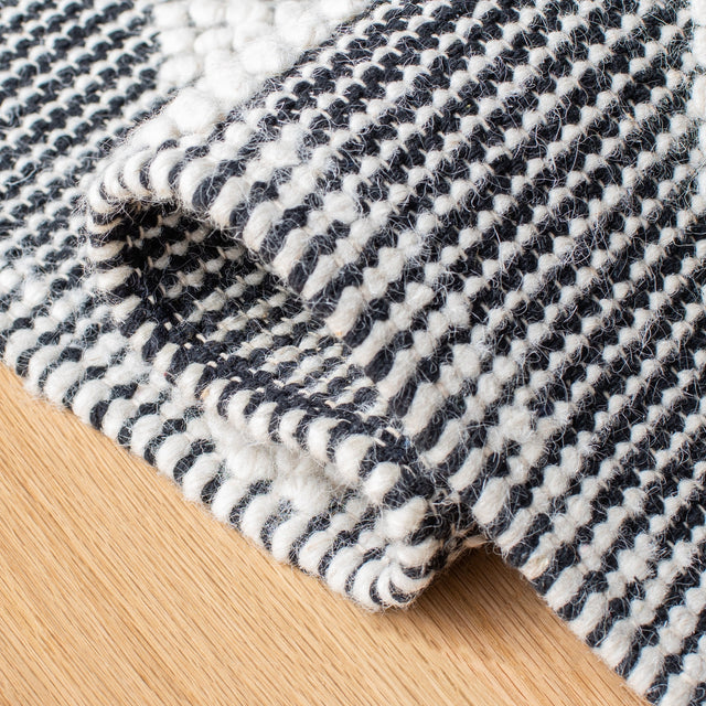 Safavieh Natura Nat479A Ivory/Black Rugs.