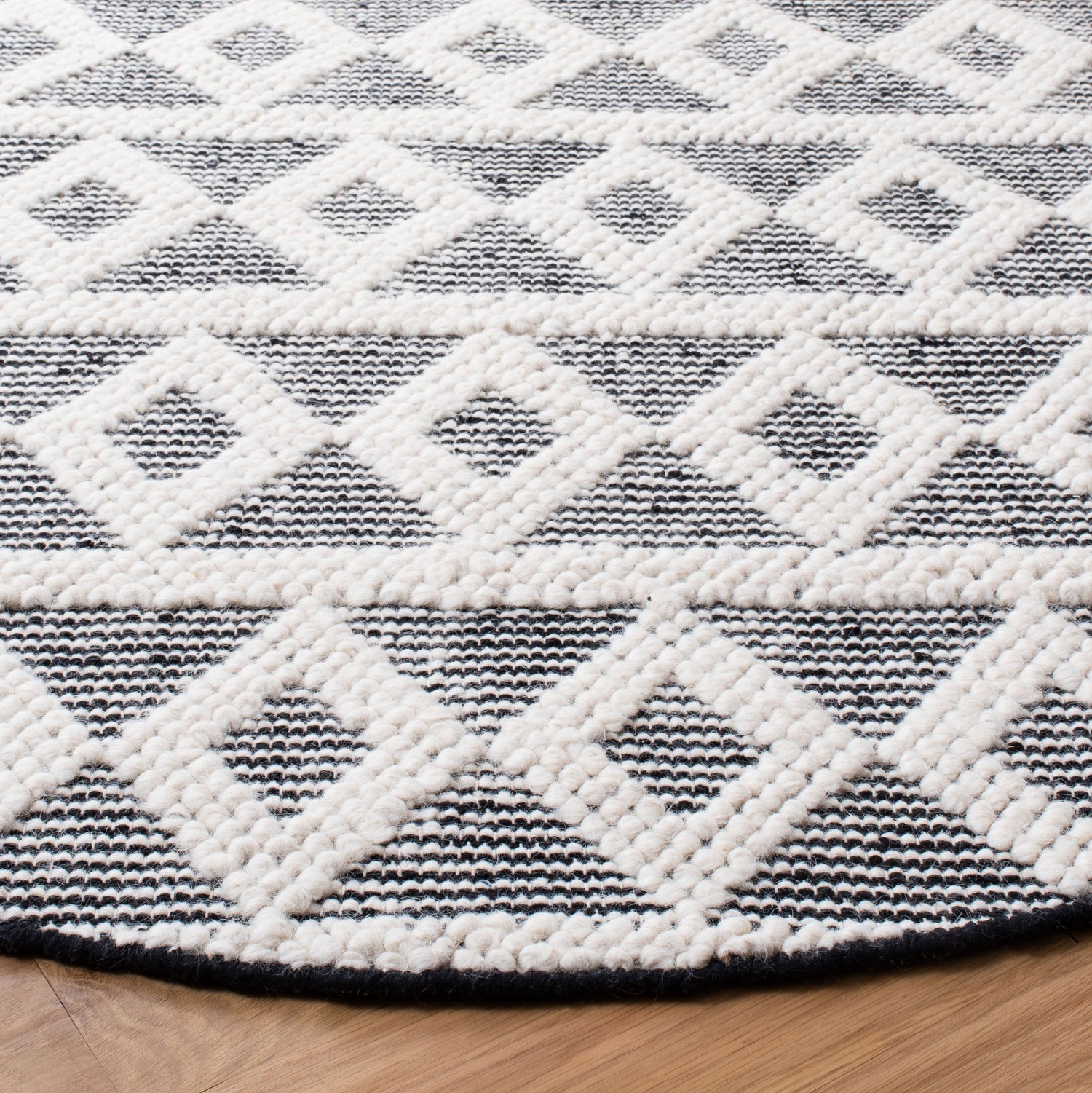 Safavieh Natura Nat479A Ivory/Black Rugs.
