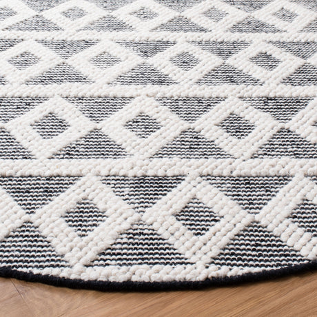 Safavieh Natura Nat479A Ivory/Black Rugs.