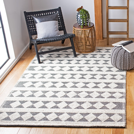 Safavieh Natura Nat481A Ivory/Black Rugs.
