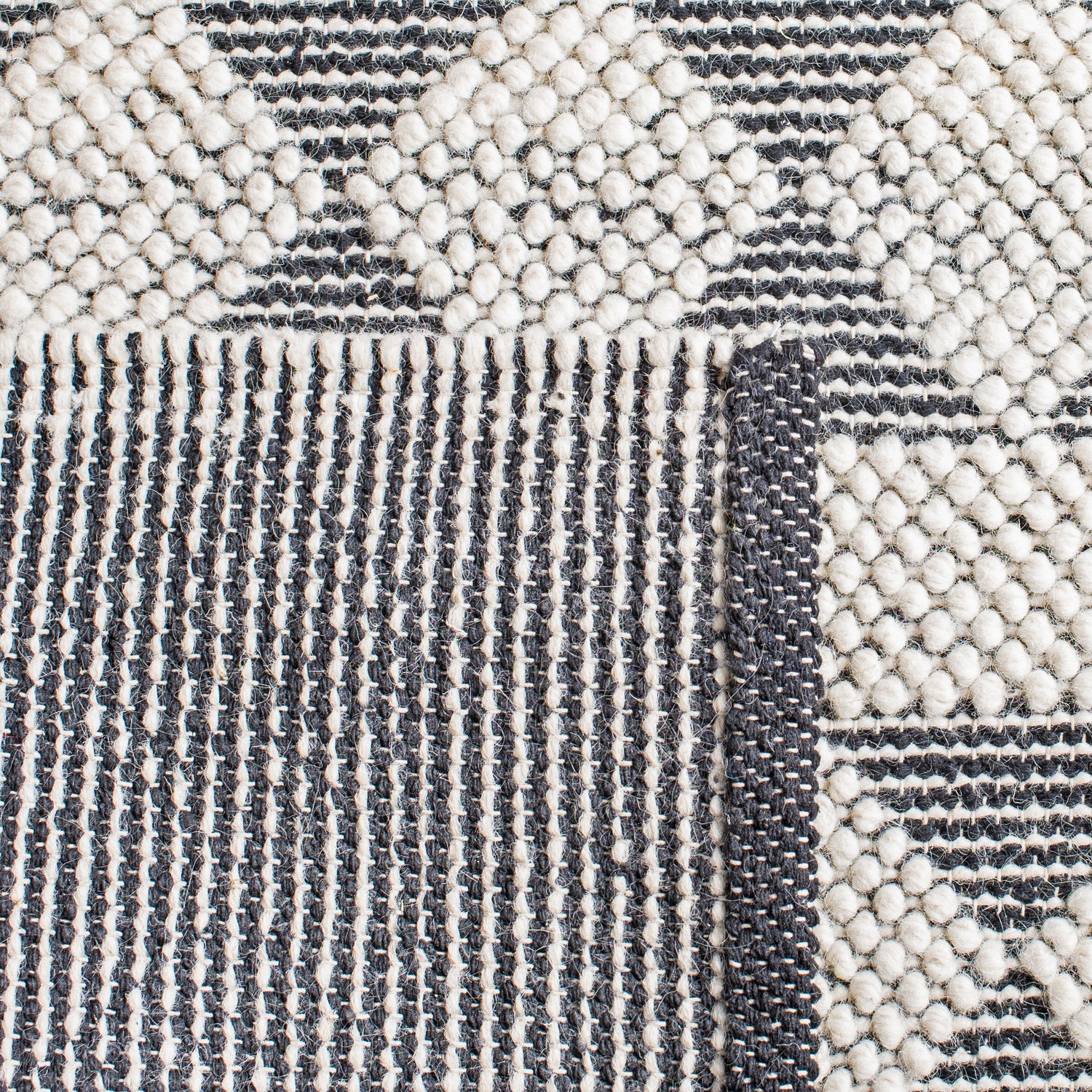 Safavieh Natura Nat481A Ivory/Black Rugs.