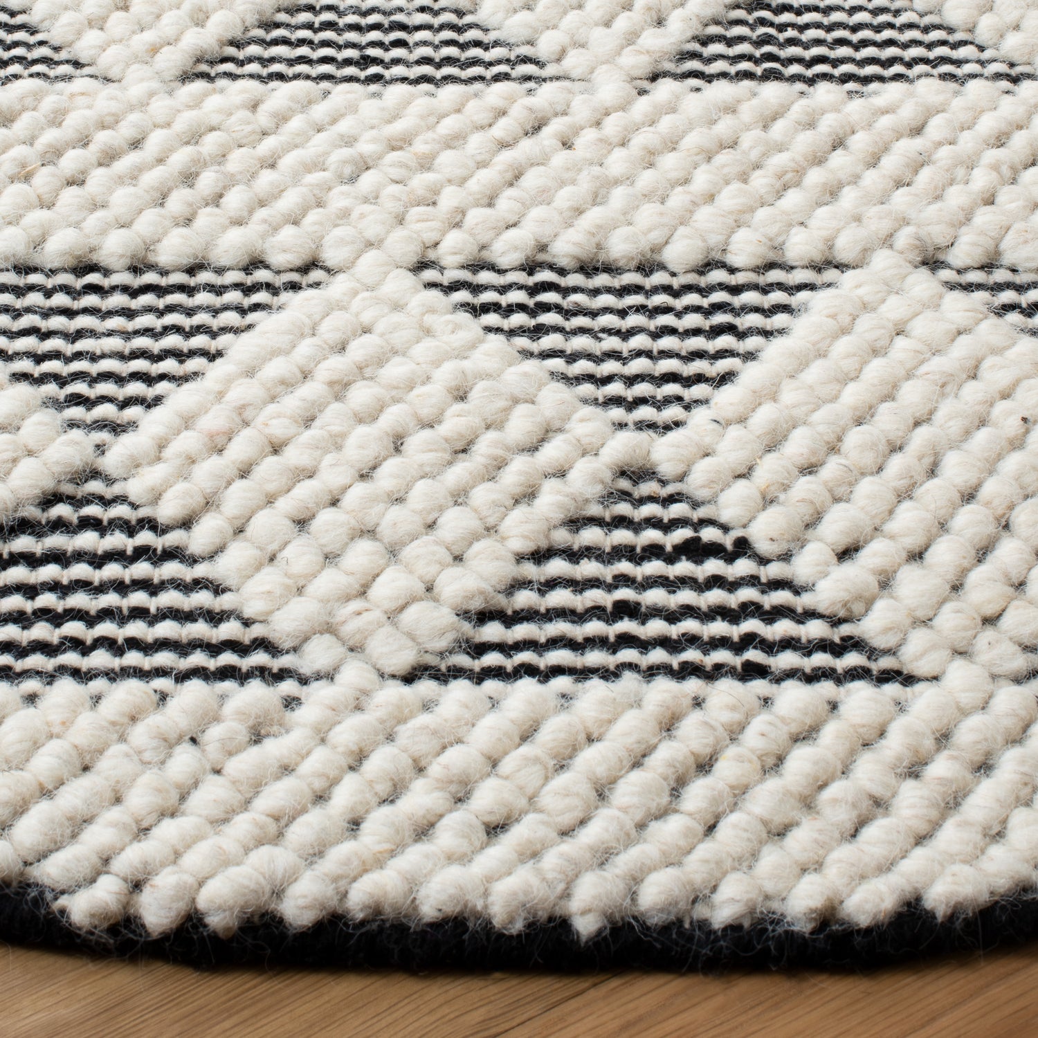 Safavieh Natura Nat481A Ivory/Black Rugs.
