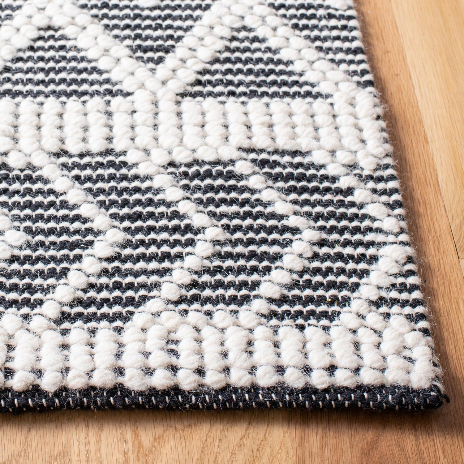 Safavieh Natura Nat482A Ivory/Black Rugs.