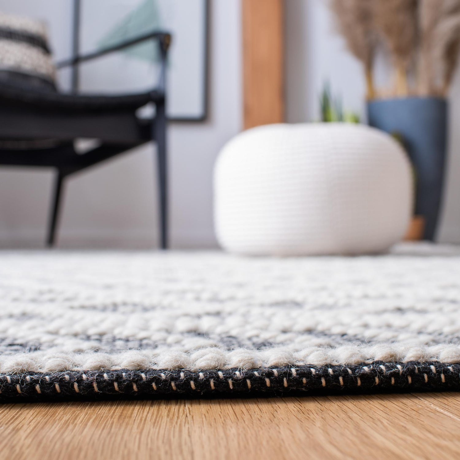 Safavieh Natura Nat482A Ivory/Black Rugs.