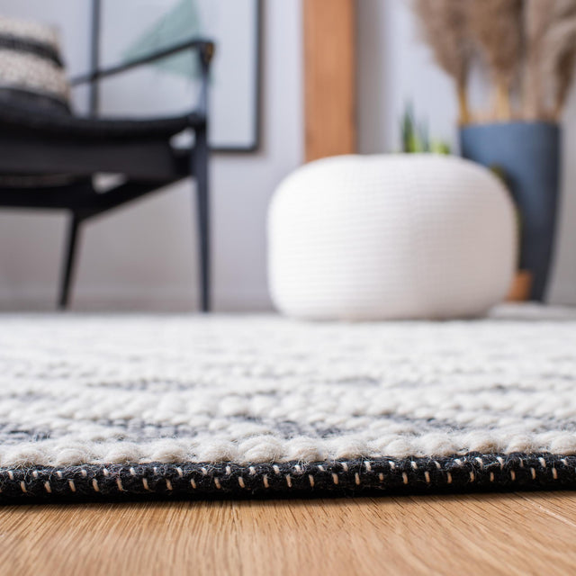 Safavieh Natura Nat482A Ivory/Black Rugs.