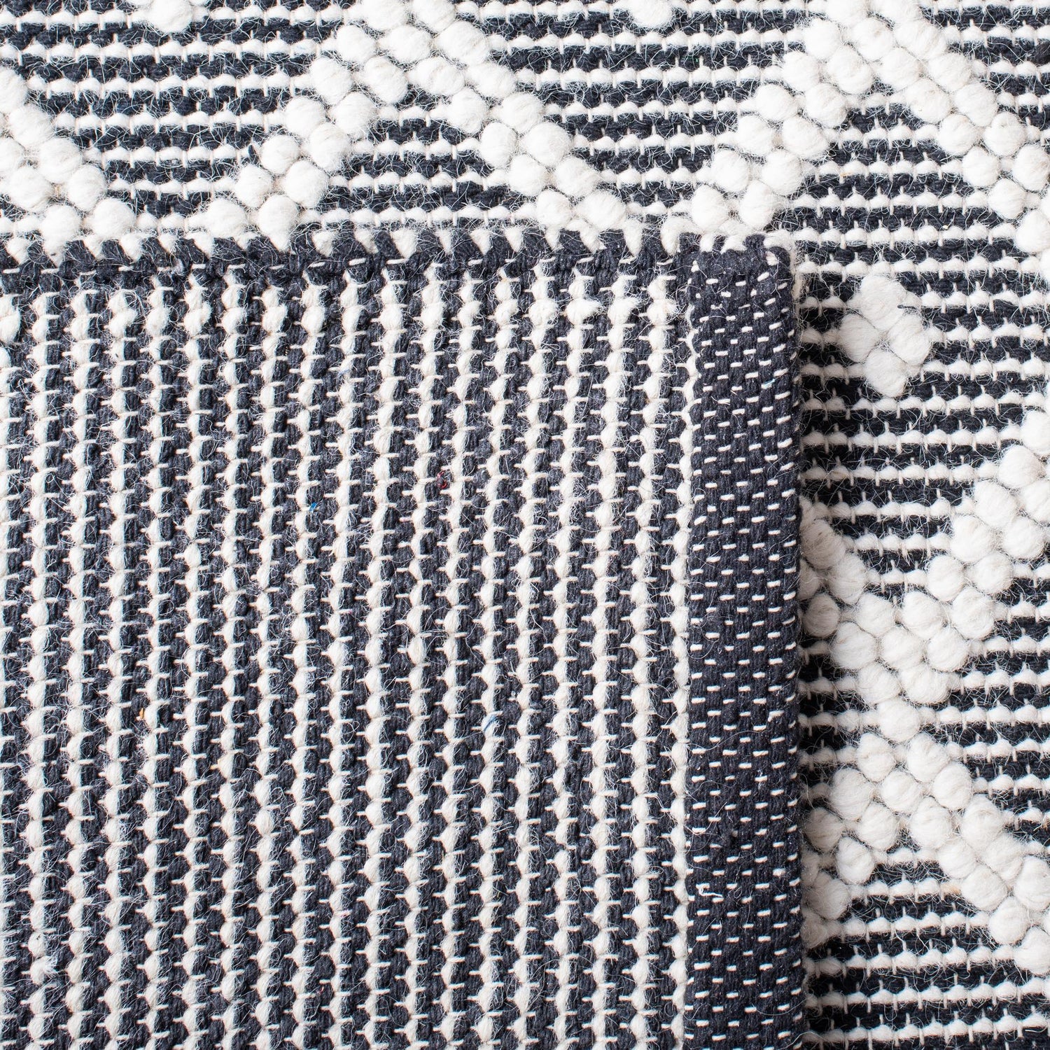 Safavieh Natura Nat482A Ivory/Black Rugs.