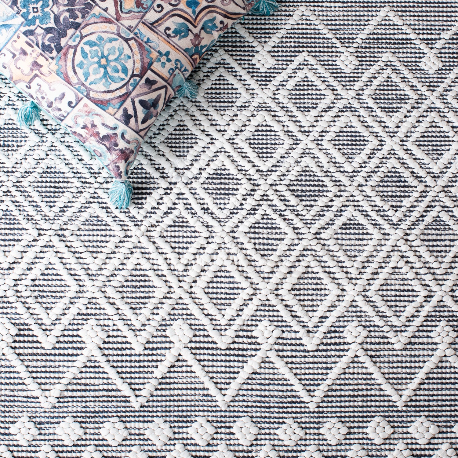 Safavieh Natura Nat575H Charcoal/Ivory Rugs.