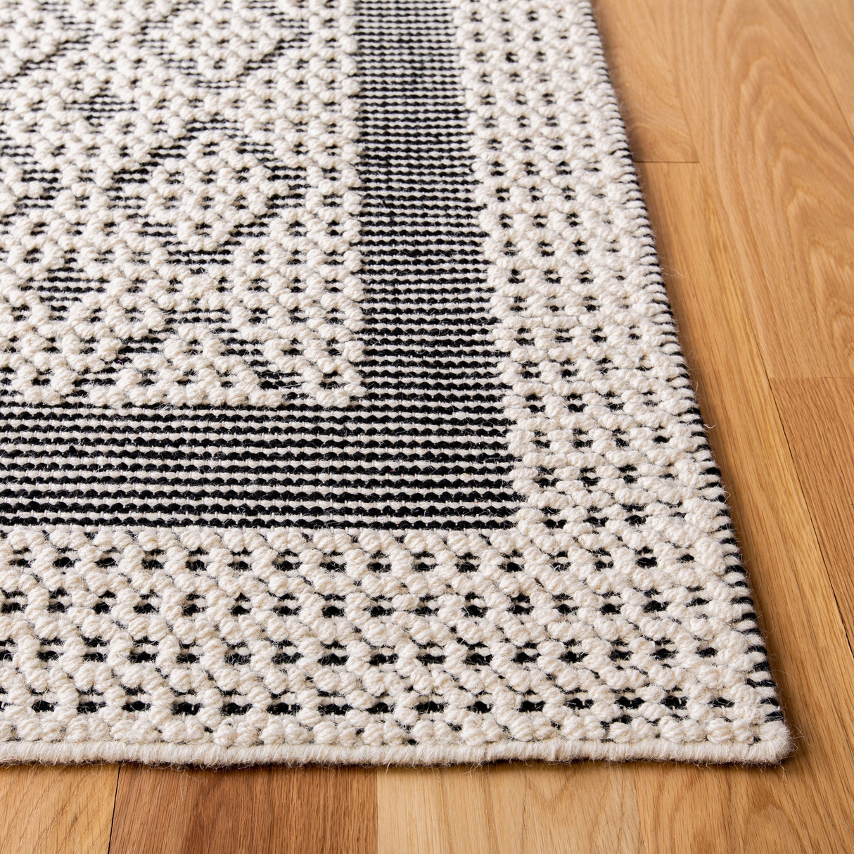 Safavieh Natura Nat624Z Creme/Black Rug.