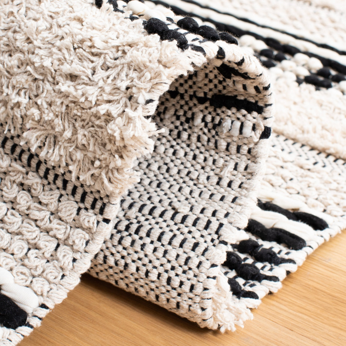 Safavieh Natura Nat651Z Beige/Black Rug.