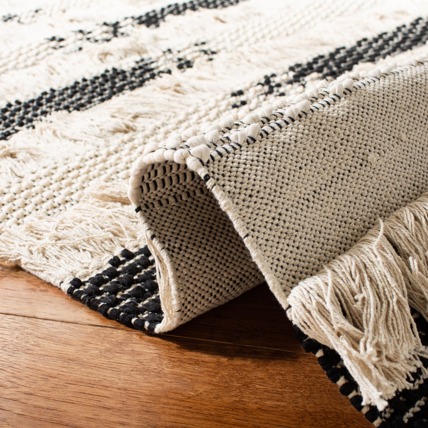 Safavieh Natura Nat655A Ivory/Black Rug.