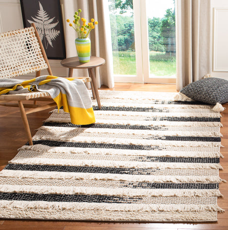 Safavieh Natura Nat655A Ivory/Black Rug.