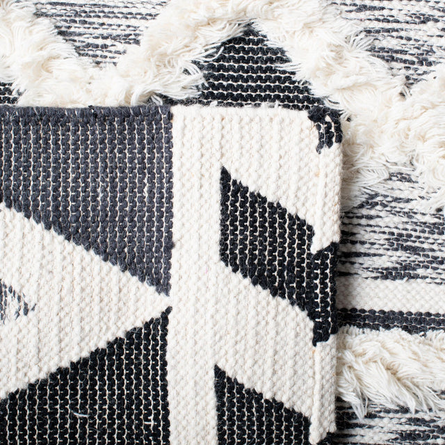 Safavieh Natura Nat685A Ivory/Black Rugs.