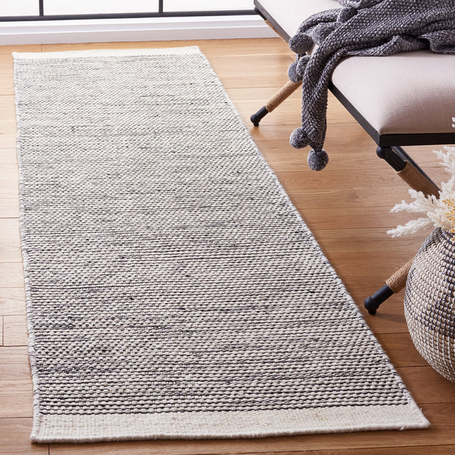 Safavieh Natura Nat776Z Black/Ivory Rug.