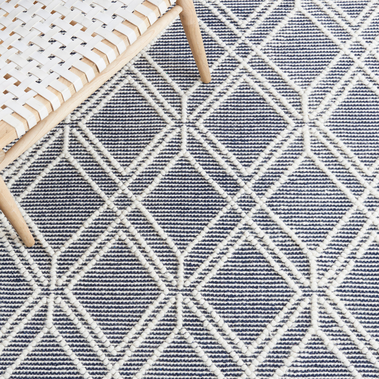 Safavieh Natura Nat826N Ivory/Navy Rug.
