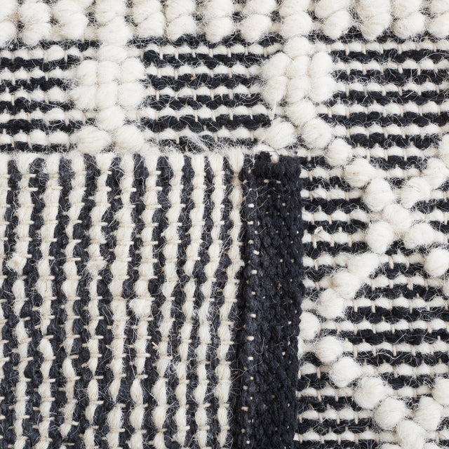 Safavieh Natura Nat828Z Ivory/Black Rug.