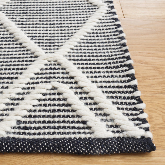 Safavieh Natura Nat832Z Black/Ivory Rug.