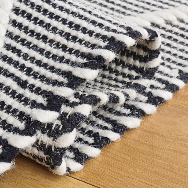 Safavieh Natura Nat832Z Black/Ivory Rug.