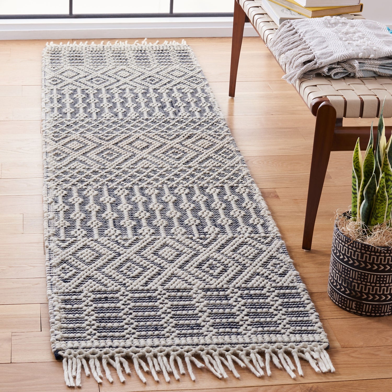 Safavieh Natura Nat852N Ivory/Navy Rug.