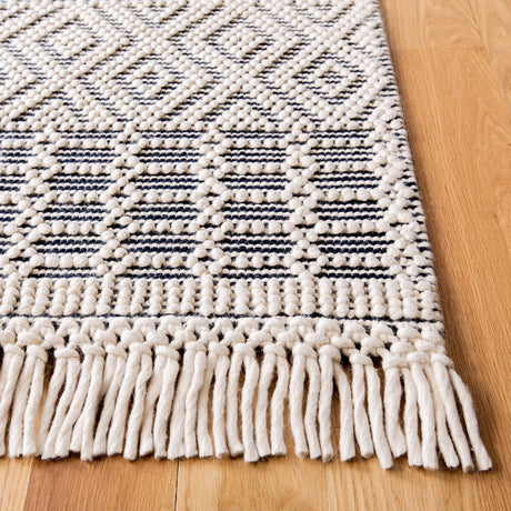 Safavieh Natura Nat852N Ivory/Navy Rug.