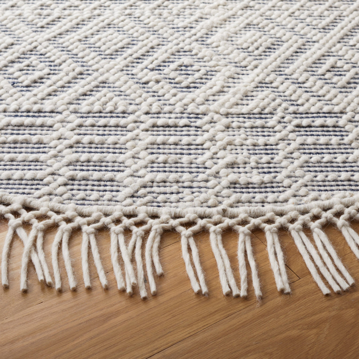 Safavieh Natura Nat852N Ivory/Navy Rug.