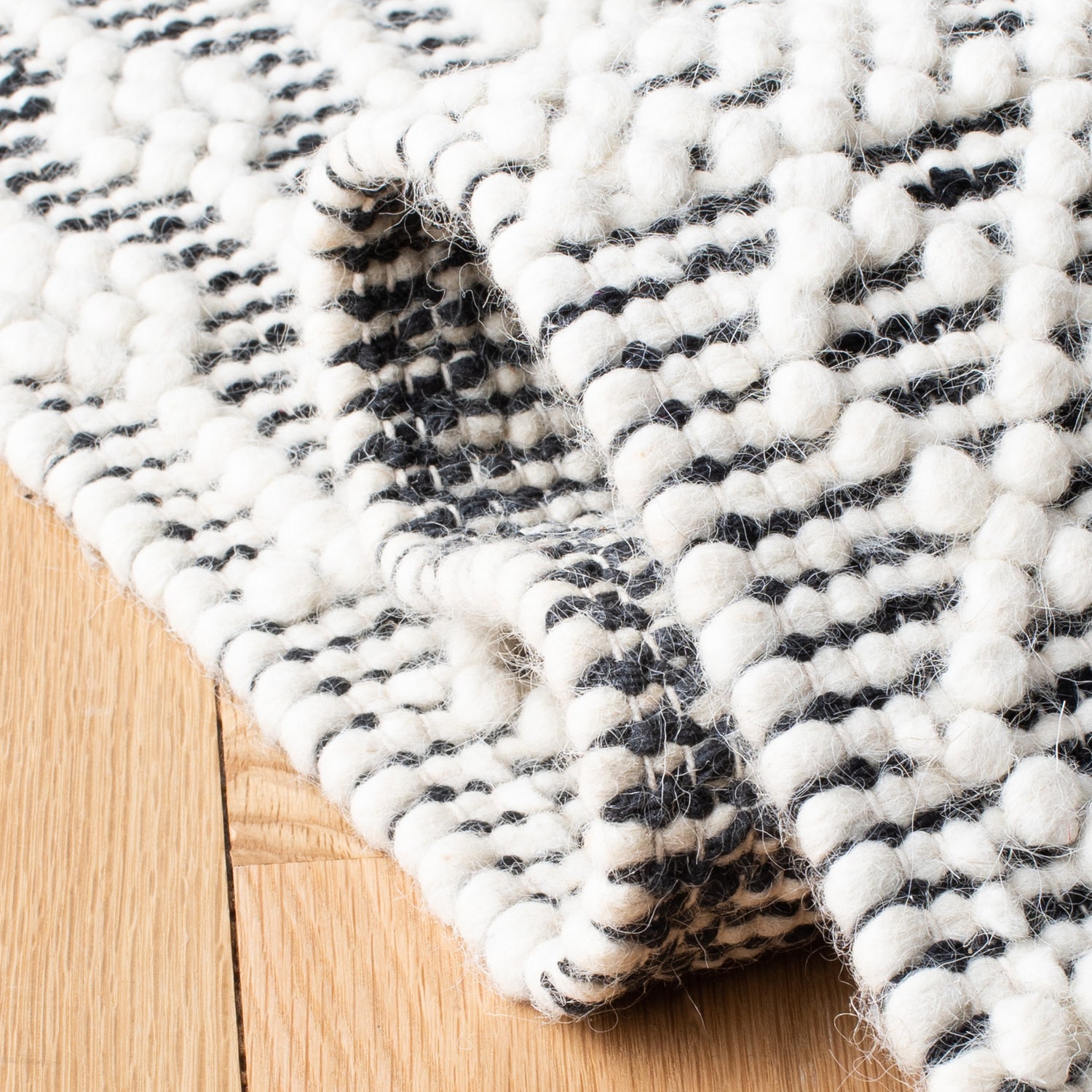 Safavieh Natura Nat852Z Ivory/Black Rug.