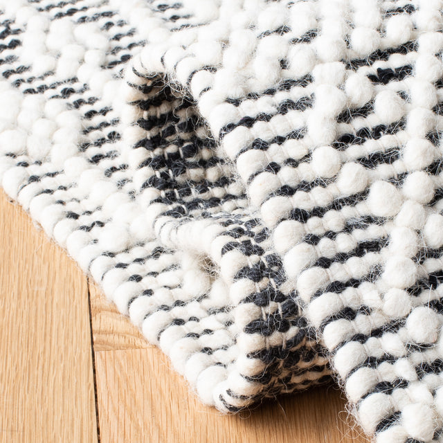 Safavieh Natura Nat852Z Ivory/Black Rug.