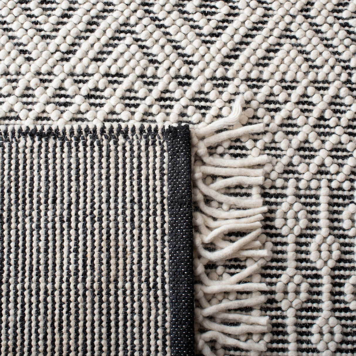 Safavieh Natura Nat852Z Ivory/Black Rug.