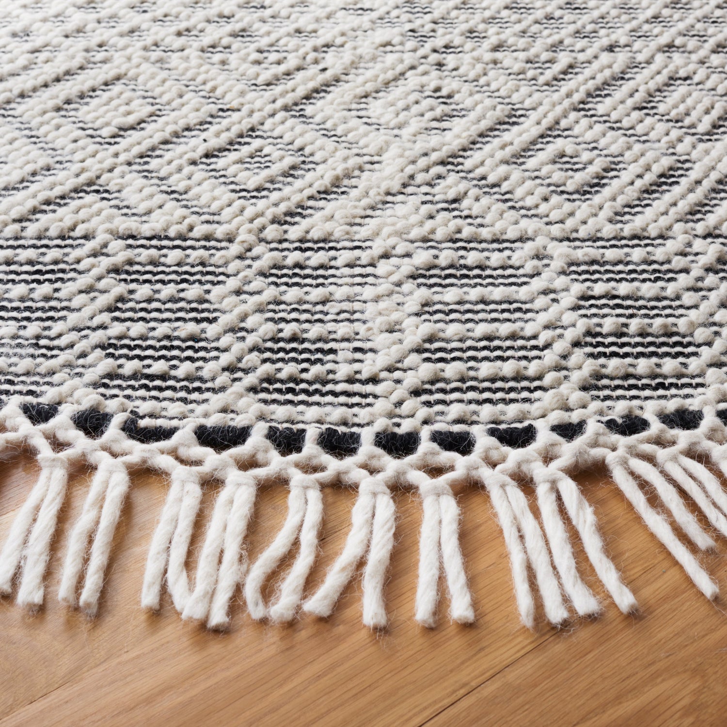 Safavieh Natura Nat852Z Ivory/Black Rug.