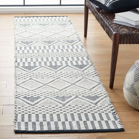 Safavieh Natura Nat853A Ivory/Black Rugs.