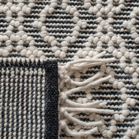 Safavieh Natura Nat860A Ivory/Black Rugs.
