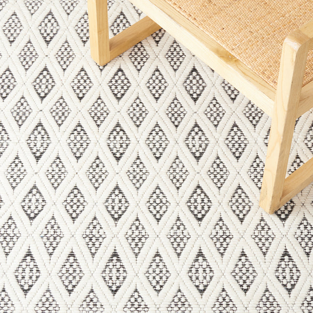 Safavieh Natura Nat865Z Ivory/Black Rug.