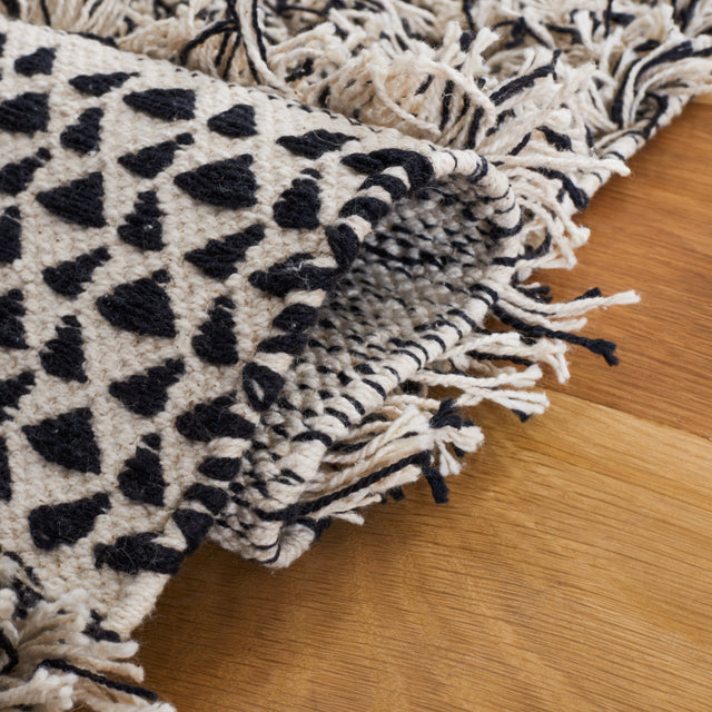 Safavieh Natura Nat926Z Black/Ivory Rug.