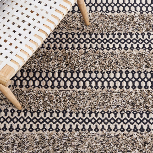 Safavieh Natura Nat927Z Black/Ivory Rug.