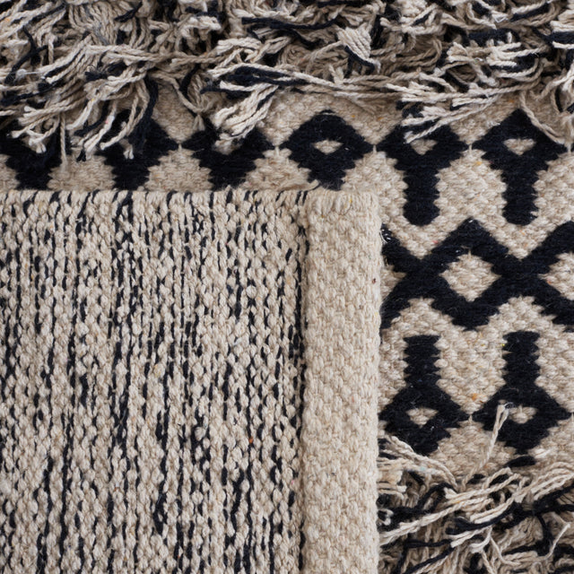 Safavieh Natura Nat927Z Black/Ivory Rug.