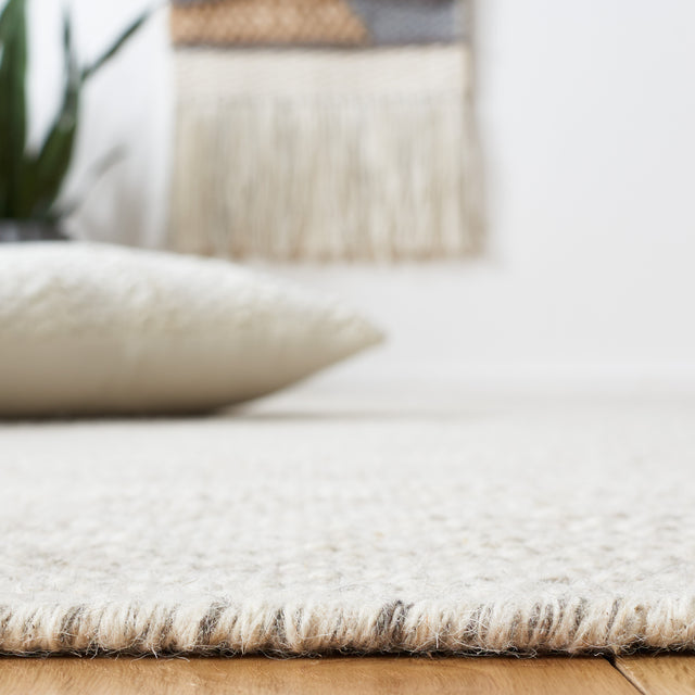 Safavieh Natura Nat975G Ivory/Light Grey Rug.