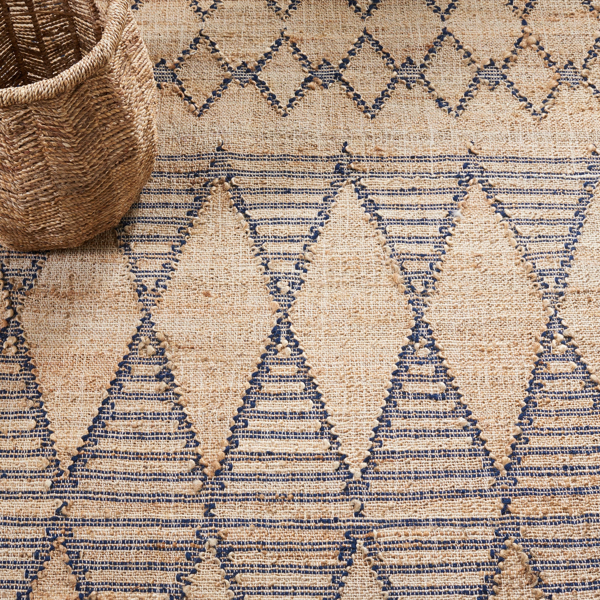 Safavieh Natural Fiber Nf224Z Black/Natural Rug.