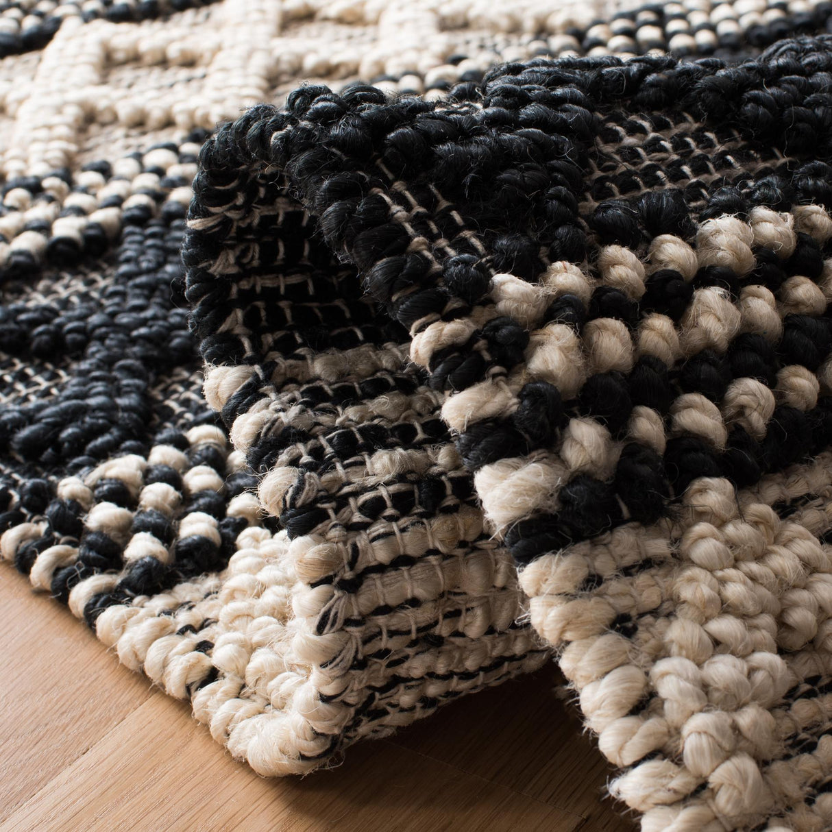 Safavieh Natural Fiber Nf568Z Black/Ivory Rugs.