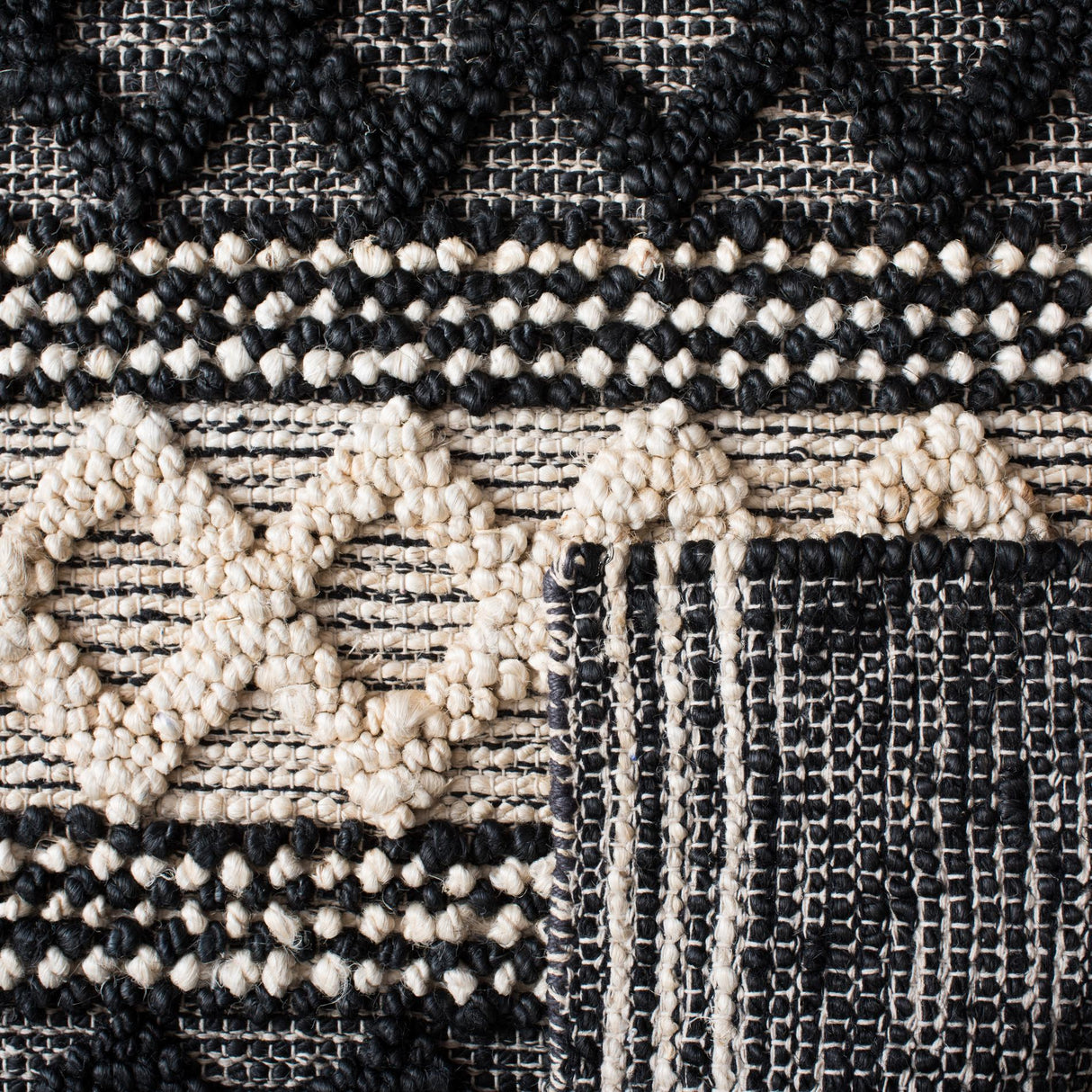 Safavieh Natural Fiber Nf568Z Black/Ivory Rugs.