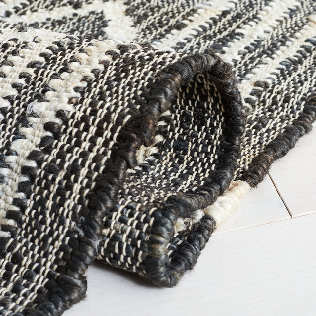 Safavieh Natural Fiber Nfb750Z Black/Ivory Rug.