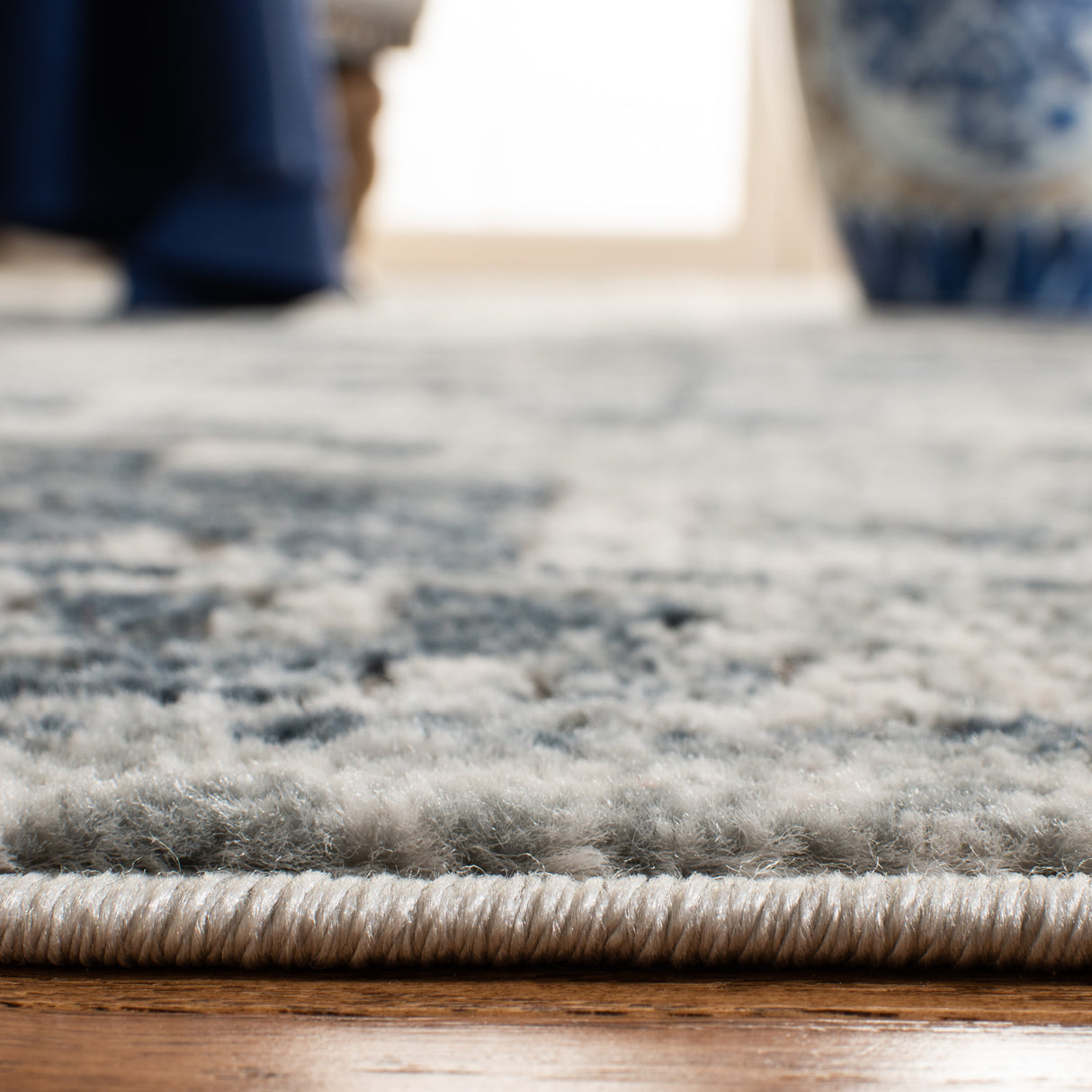 Safavieh Oregon Ore883N Navy/Ivory Rug.