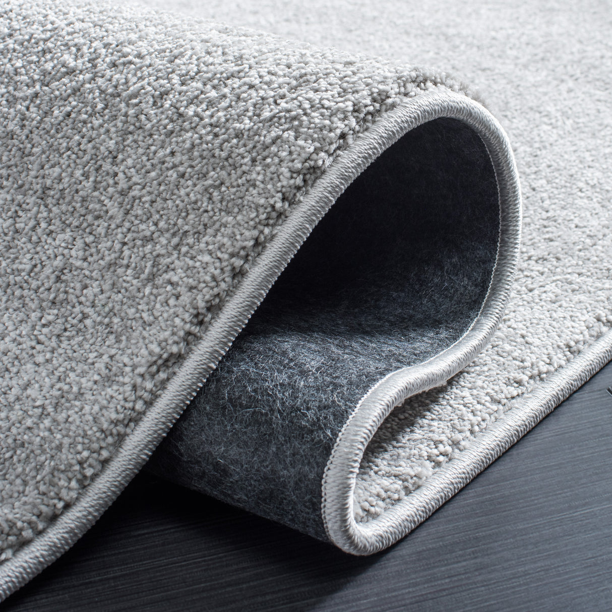 Safavieh Plain And Solid Pns320 Light Grey Rug.