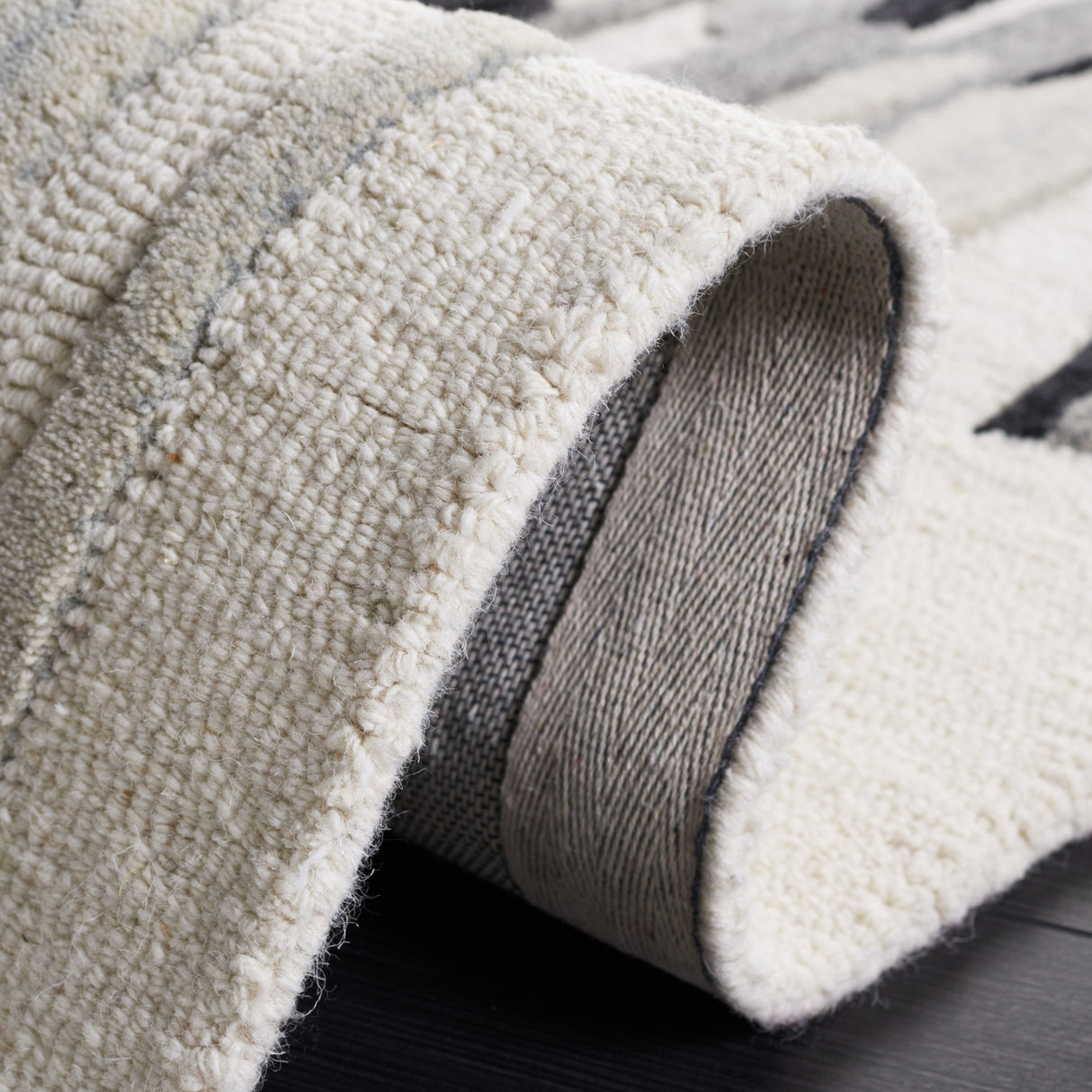 Safavieh Rodeo Drive Rd858Z Ivory/Black Rug.
