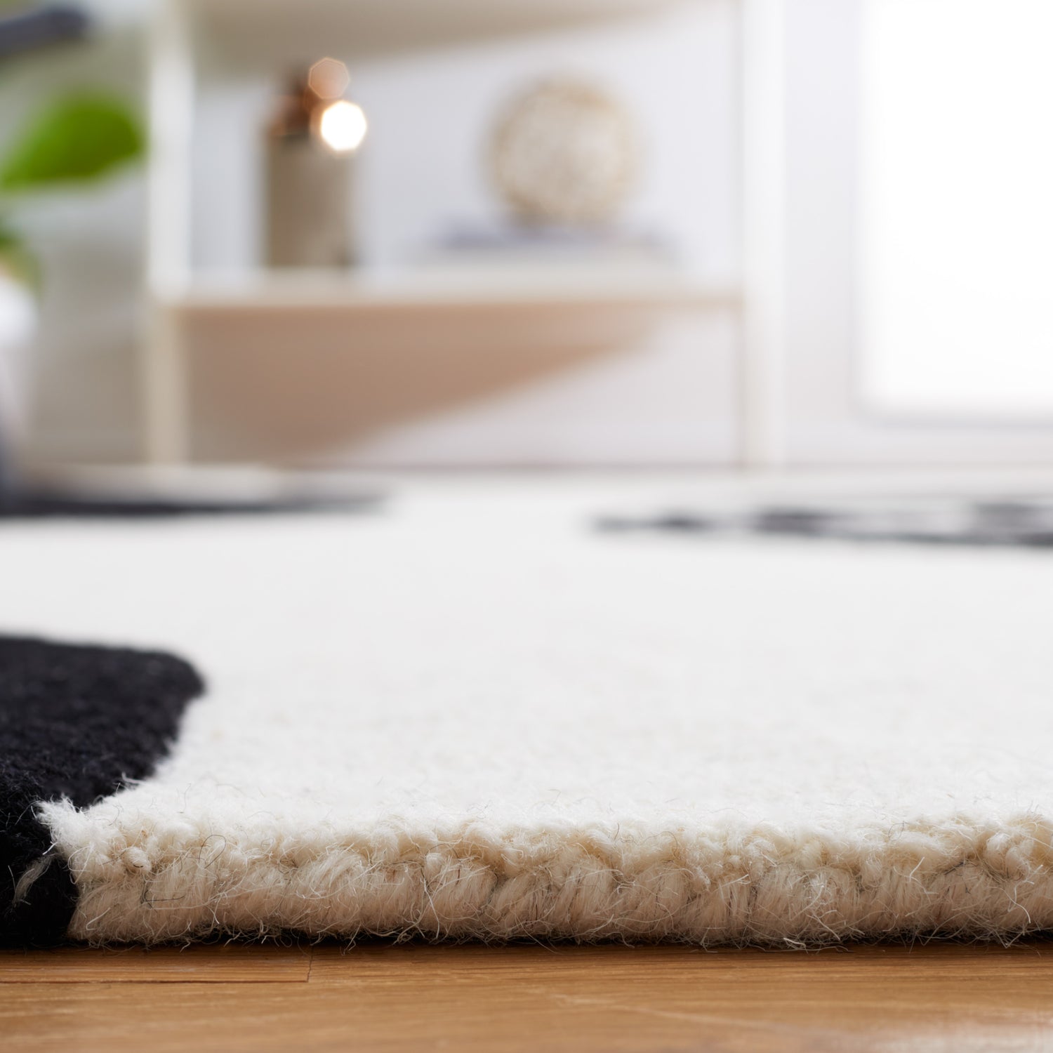 Safavieh Rodeo Drive Rd860B Ivory/Black Rug.