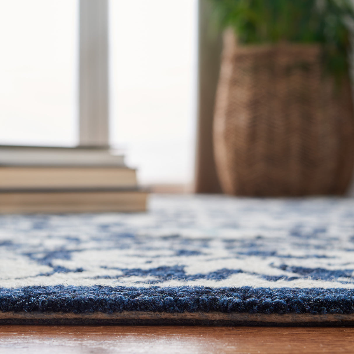 Safavieh Roslyn Ros603N Navy/Light Blue Rugs.