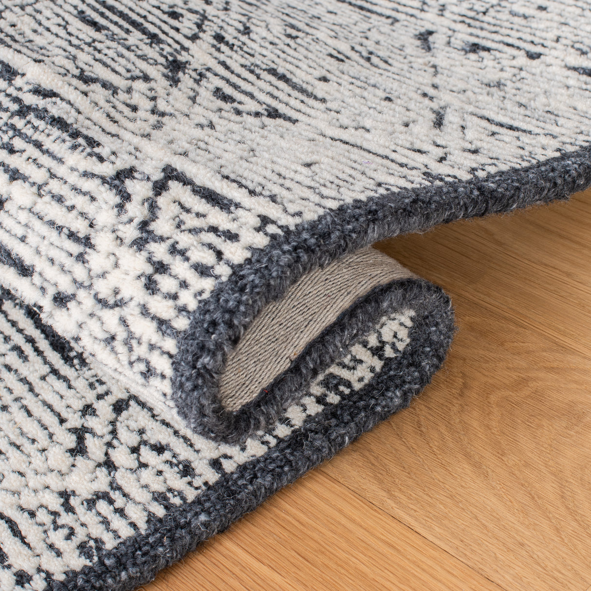 Safavieh Roslyn Ros801H Black/Ivory Rugs.
