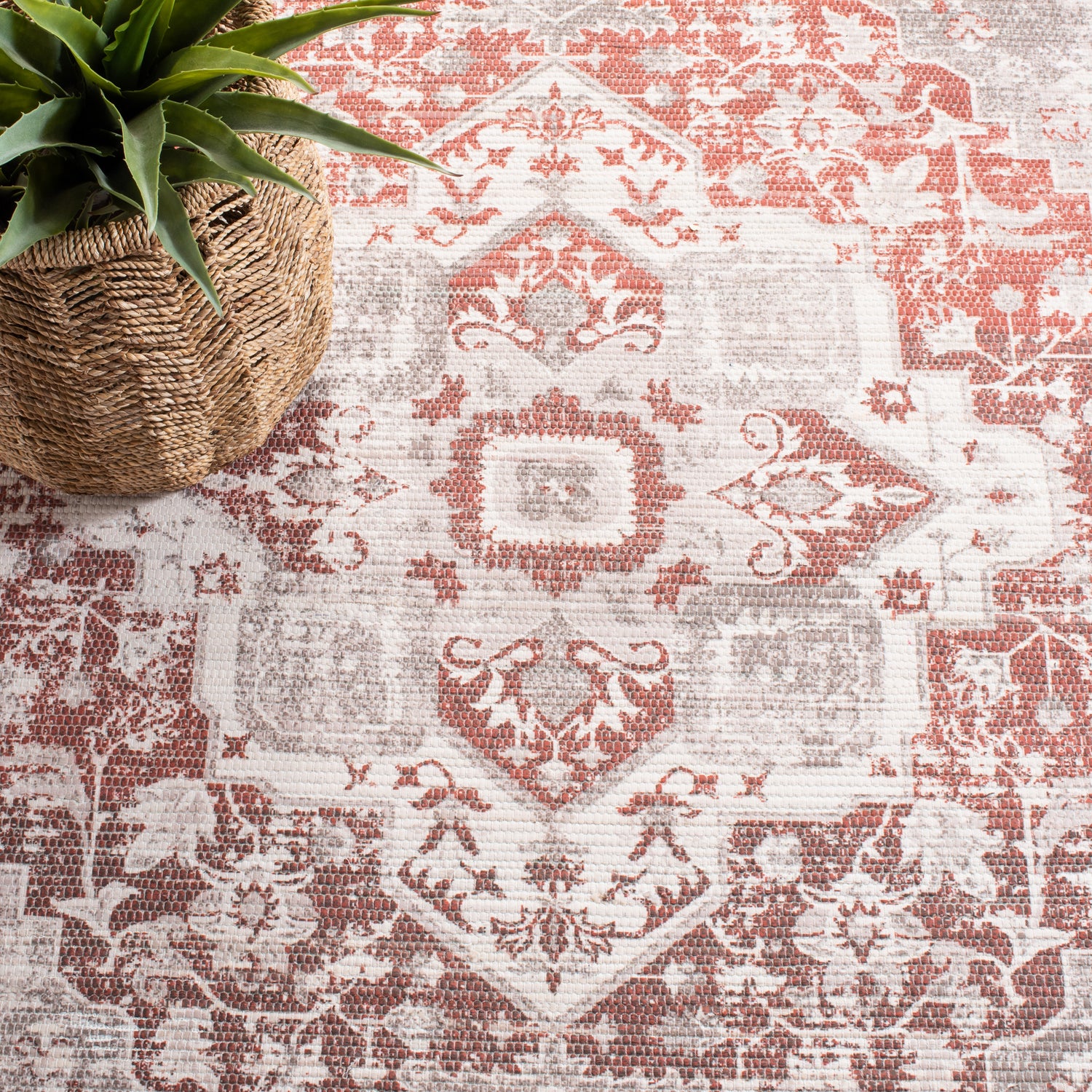 Safavieh Saffron Sfn389A Ivory/Rust Rugs.